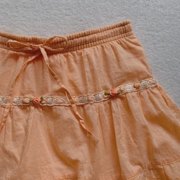 peach garden mini skirt💐🤍 - Picture 3 of 3